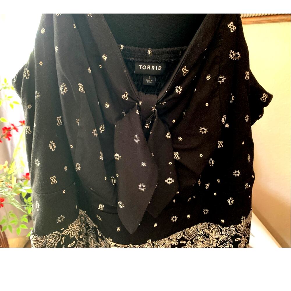 TORRID Tie Front Wide Leg Jumpsuit Black/White Paisley Boho Sizez 1 (14/16) - Picture 4 of 7